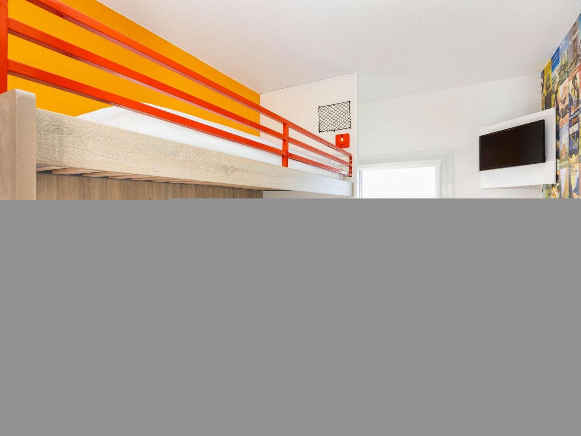 Hotelf1 Frejus Roquebrune Sur Argens Exterior photo
