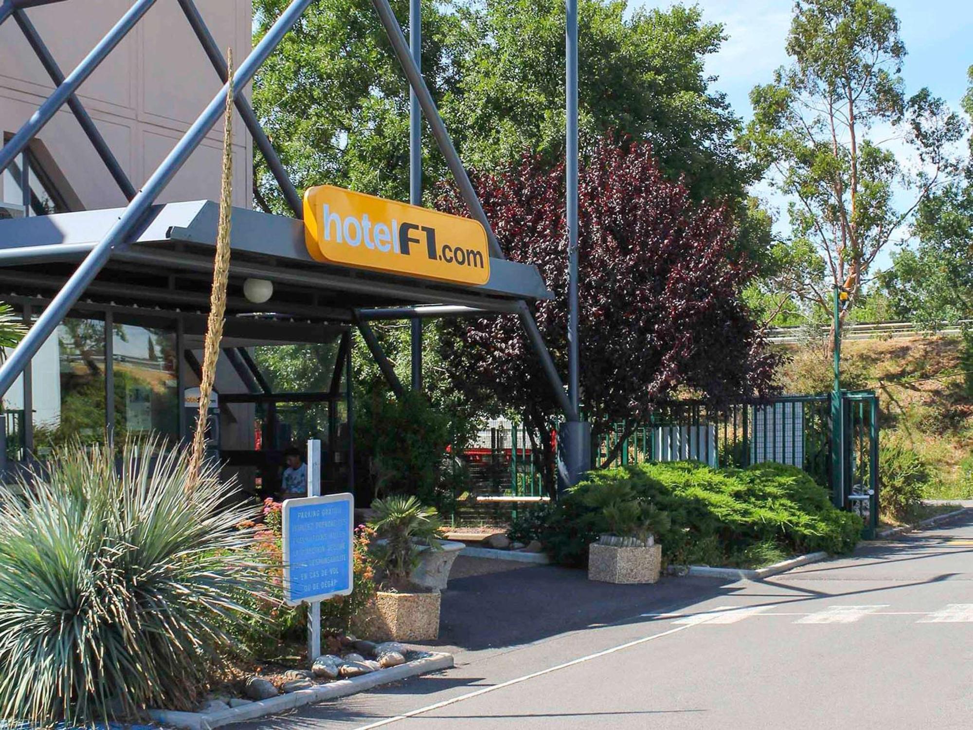 Hotelf1 Frejus Roquebrune Sur Argens Exterior photo